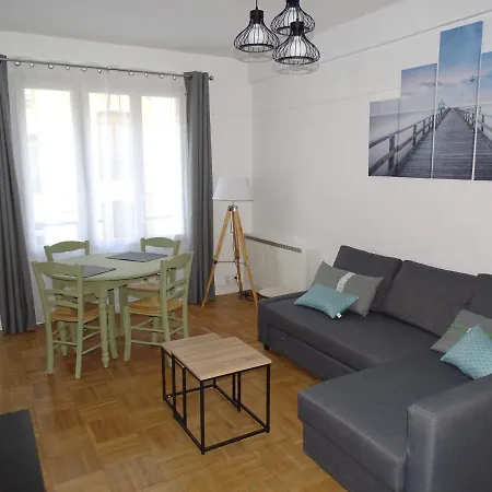 L'agapanthe 3 Etoiles Joli En Bord De *