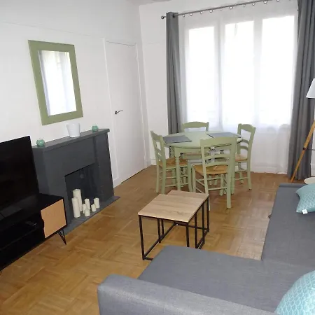 L'agapanthe 3 Etoiles Joli En Bord De *